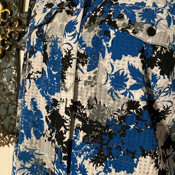 Pretty blouse - Picture 3 of 7